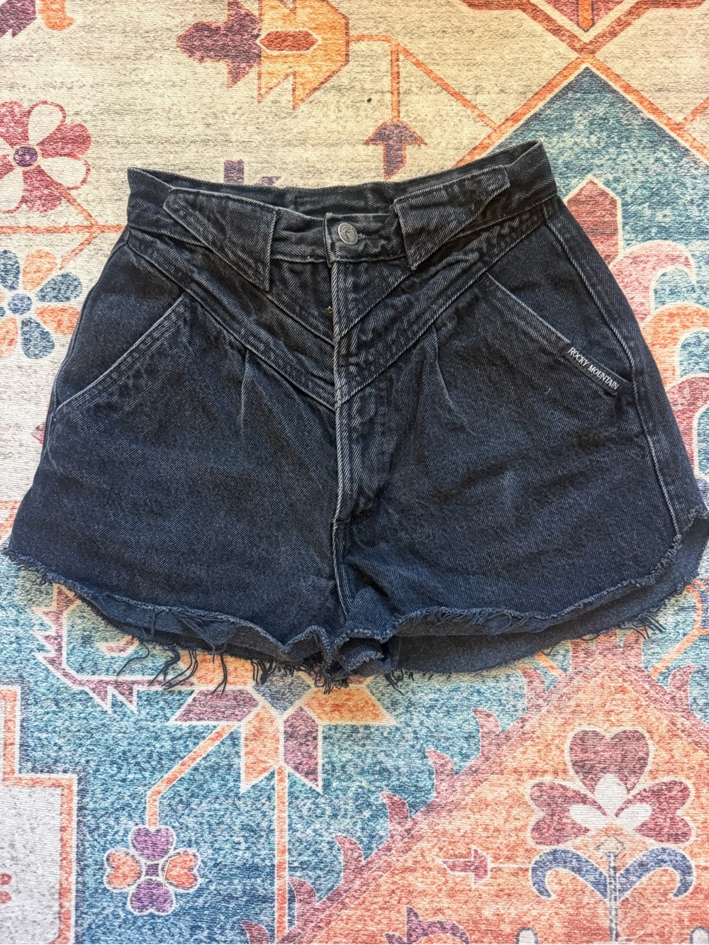 Vintage Rocky Mountain Cutoff Shorts size 24